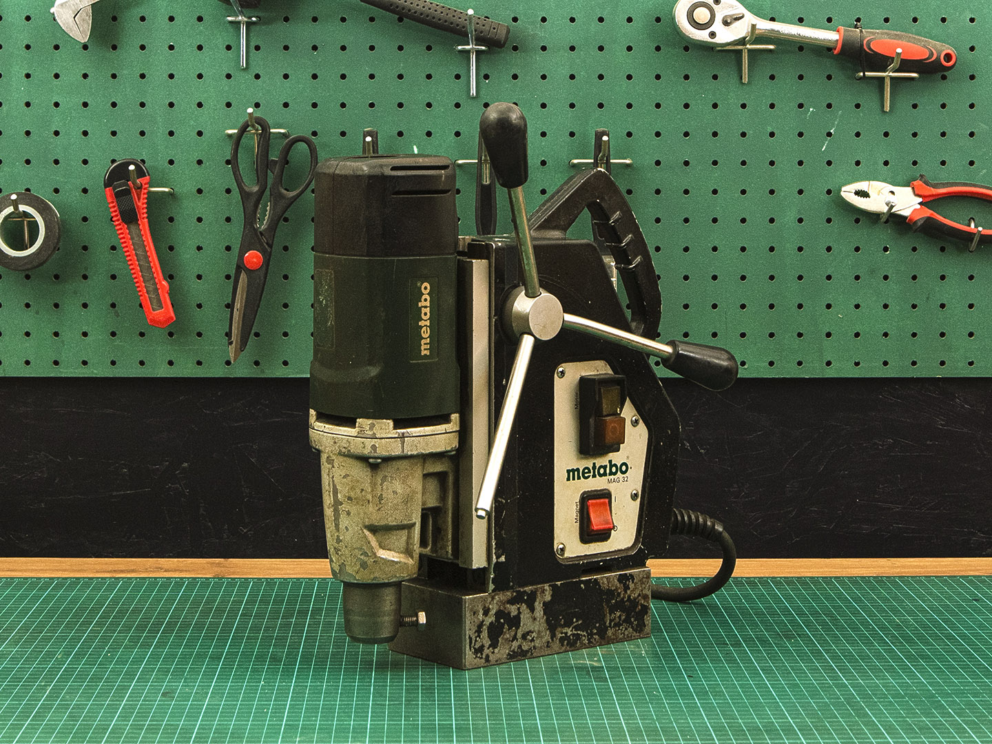 Дрель на магнитной подошве Metabo MAG 32  (05-14075)