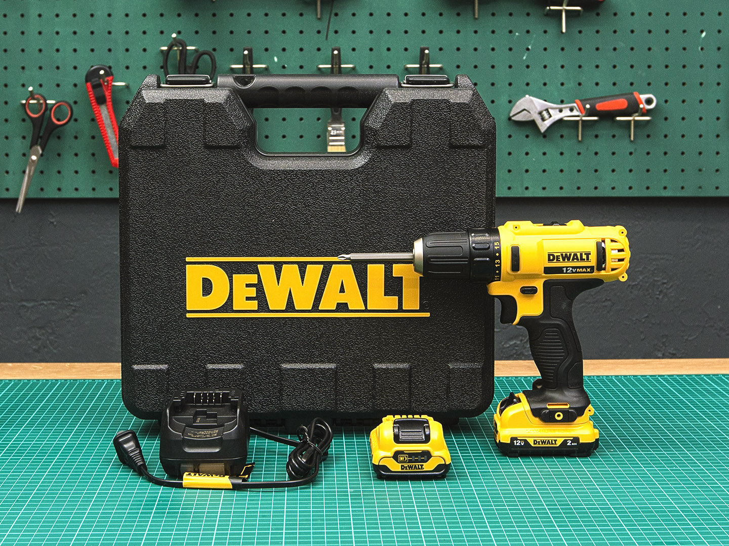 Аккумуляторная дрель-шуруповерт Dewalt DCD 710  (03-15054)